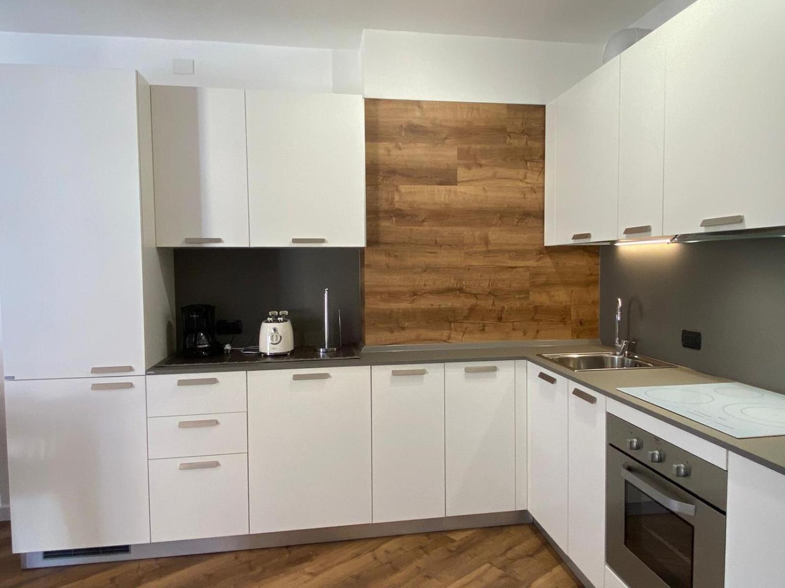 Lakeside Apartment กราเวโดนา ภายนอก รูปภาพ