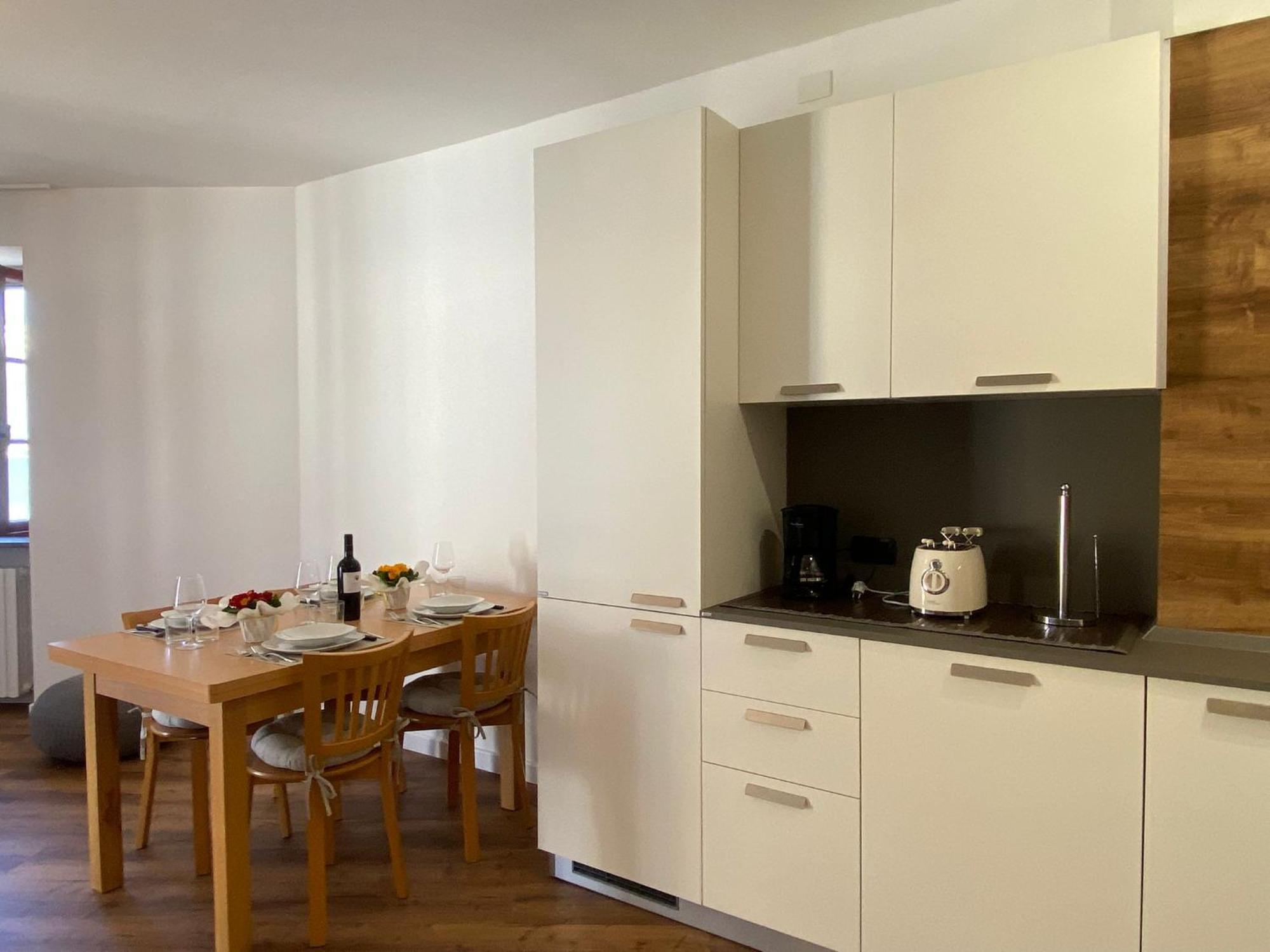 Lakeside Apartment กราเวโดนา ภายนอก รูปภาพ